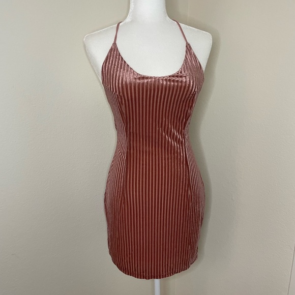 Velvet mini dress in dusty pink - Picture 5 of 11